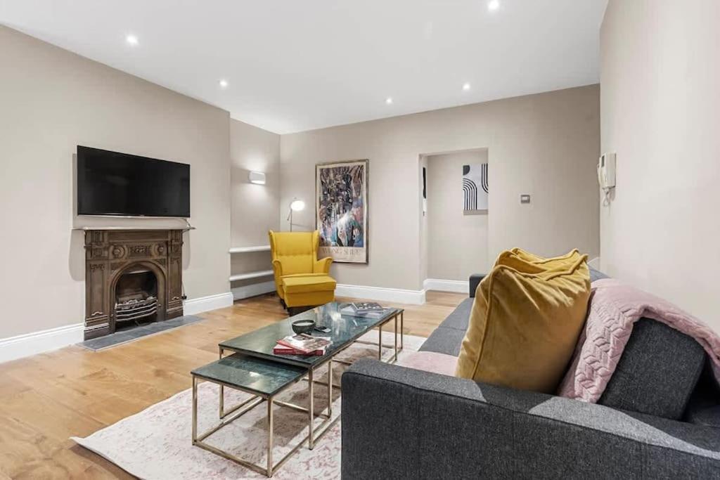 Apartment Elegant 2 Bedroom Flat In Prime