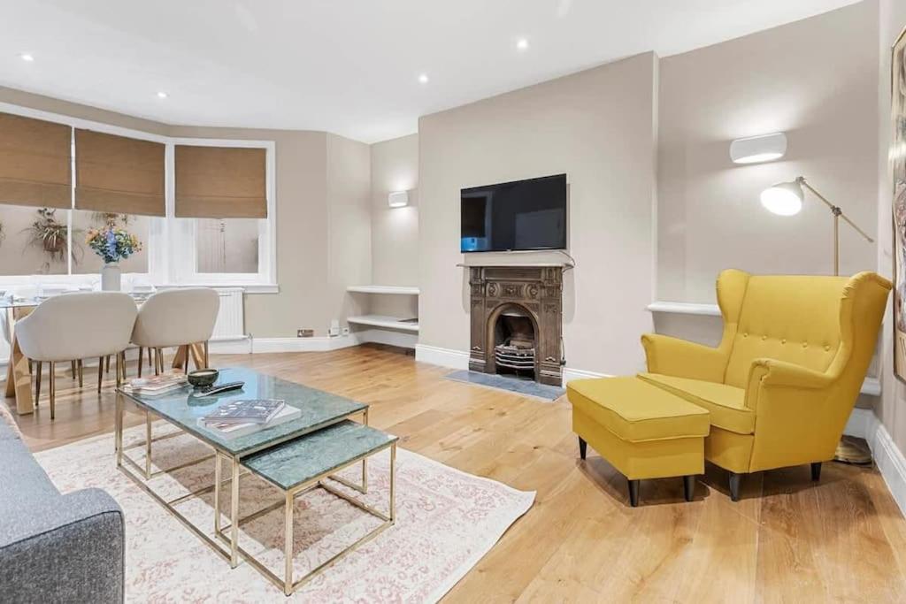 Elegant 2 Bedroom Flat In Prime Apartment