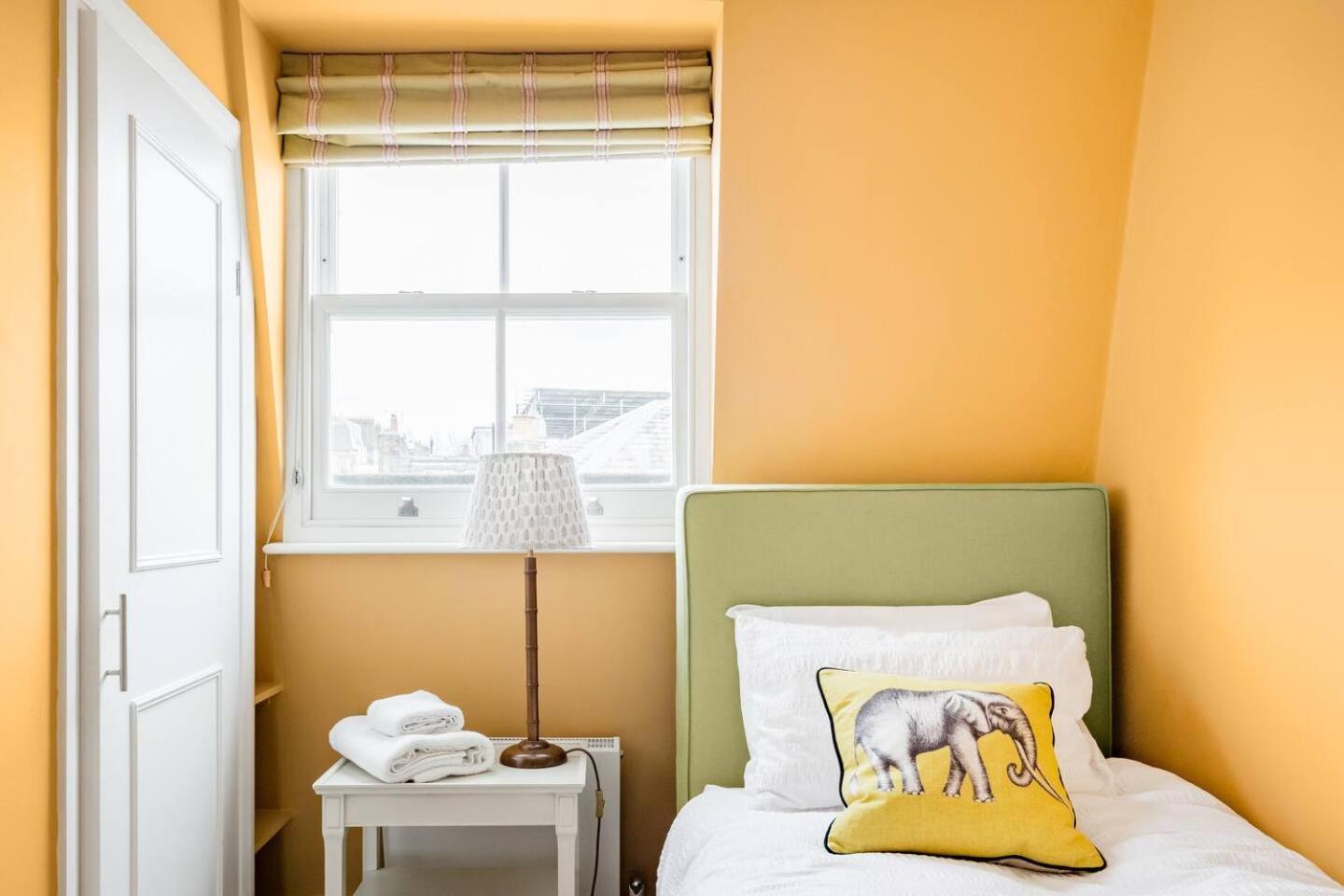 Apartment Vibrant With A Patio In Chelsea London