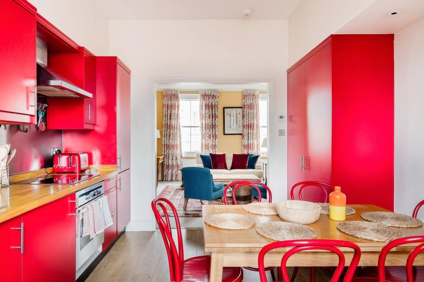 Vibrant With A Patio In Chelsea Apartment *