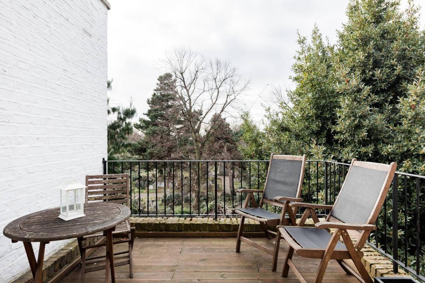Apartment Vibrant With A Patio In Chelsea