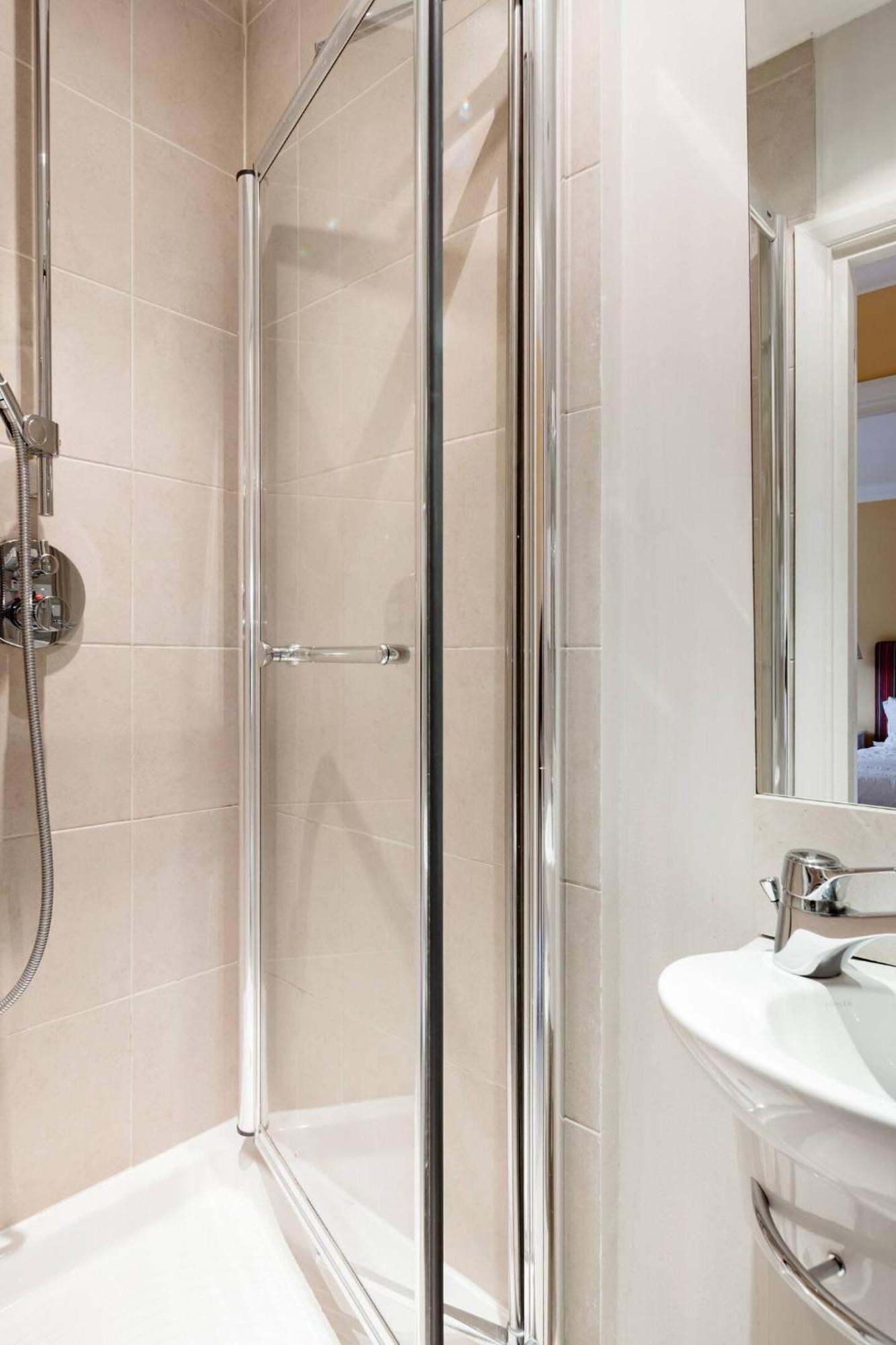 Vibrant With A Patio In Chelsea Appartement *