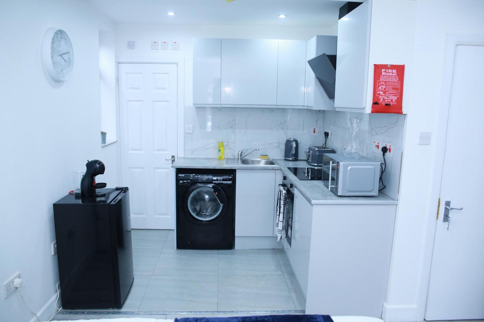 Appartement Lovely With Free Parking On Premises.