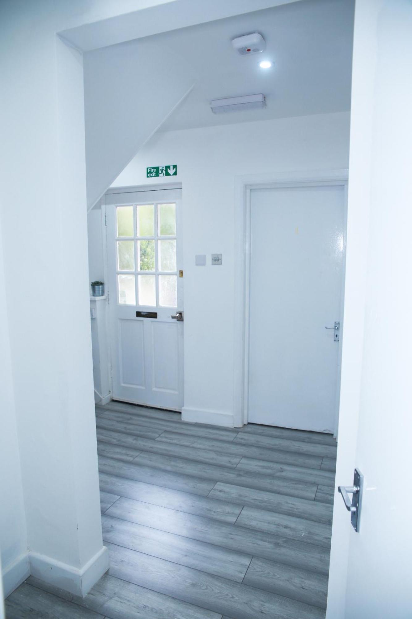 Harrow Luxury Flat With Free Parking. *