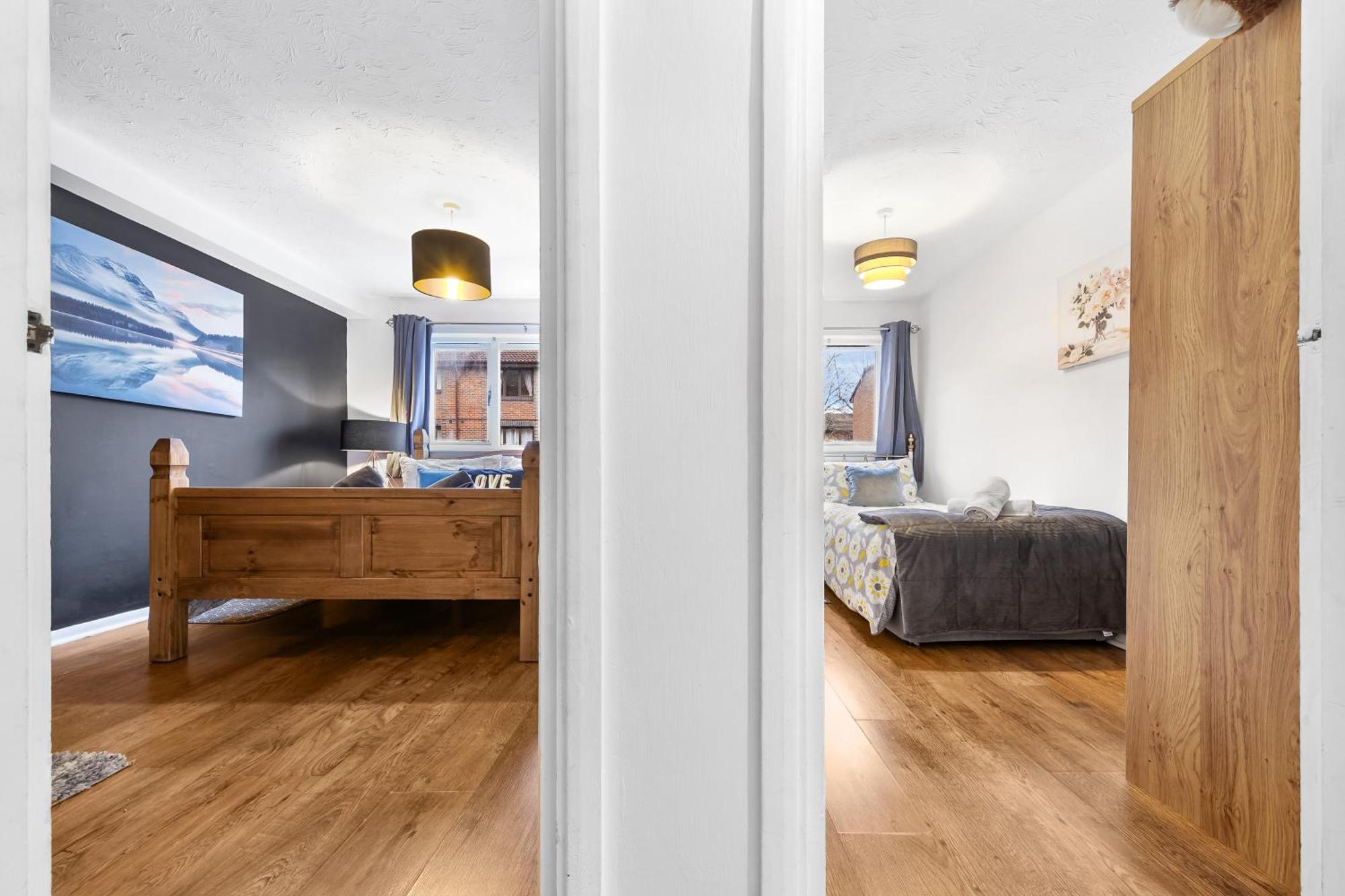 Quirky Canary 2bed, Free Parking, Smart Tv & Games Apartment *