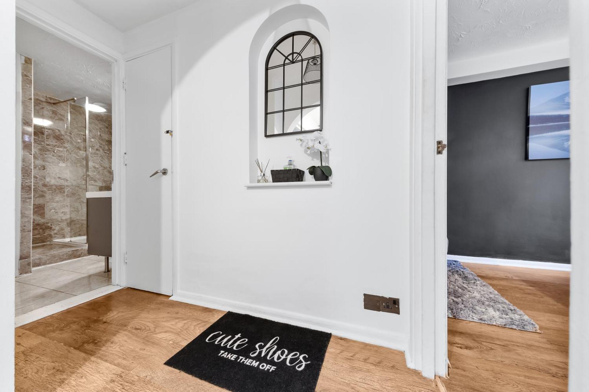 Quirky Canary 2bed, Free Parking, Smart Tv & Games Apartment London