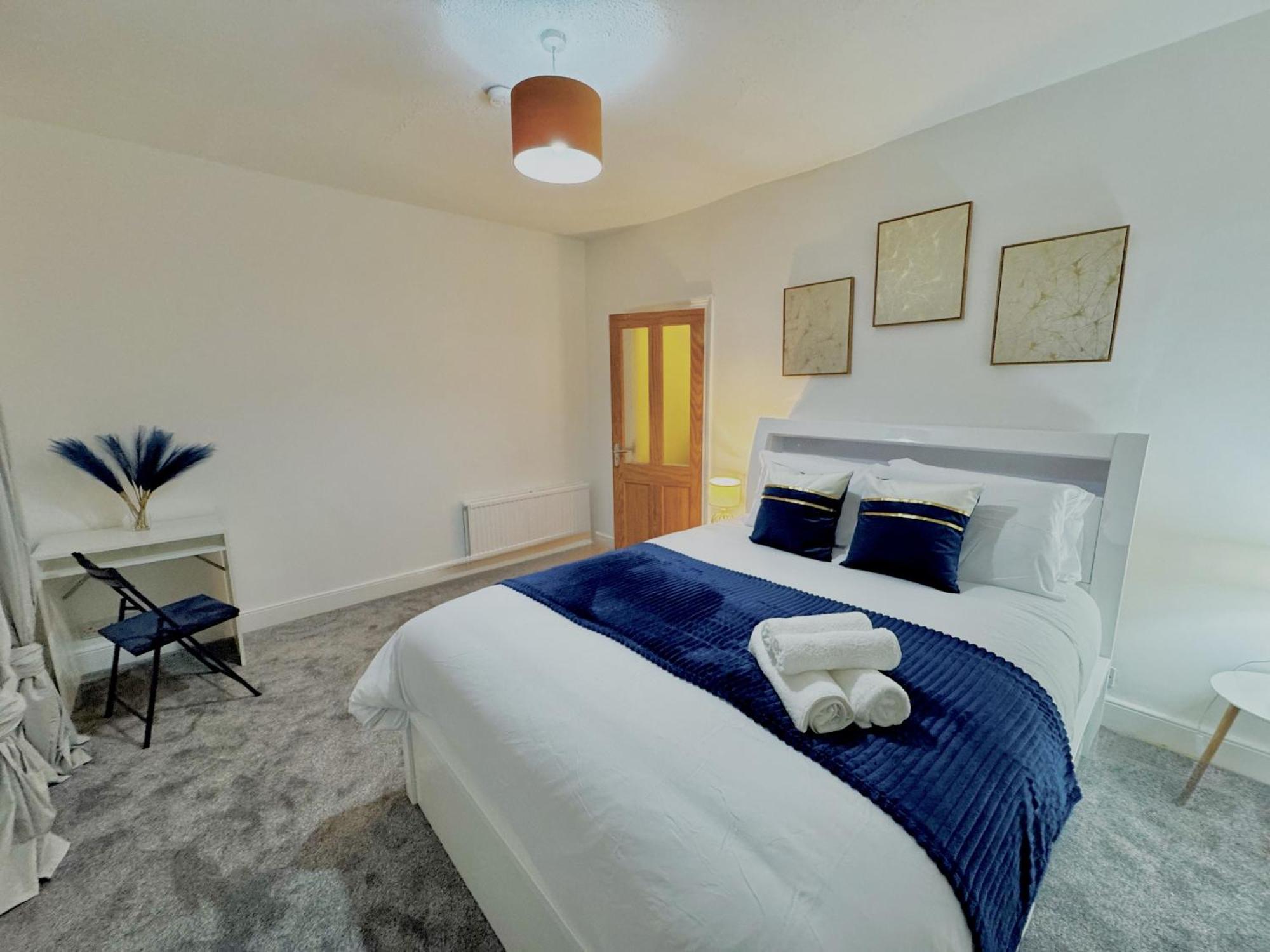 Ferienhaus Spacious 3 Bedroom House Near London, O2, Excel, Stratford, Tube Station & Parking Available