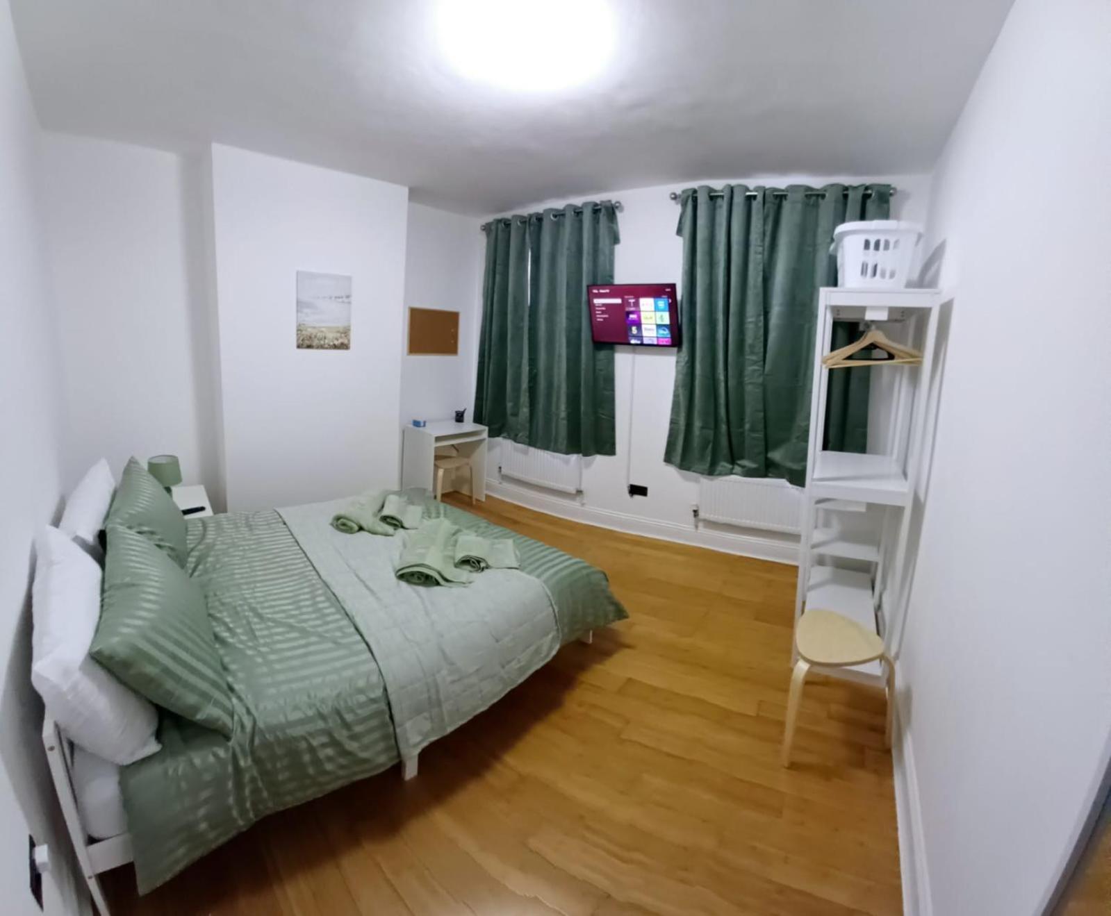 Croftons House Bed & Breakfast London