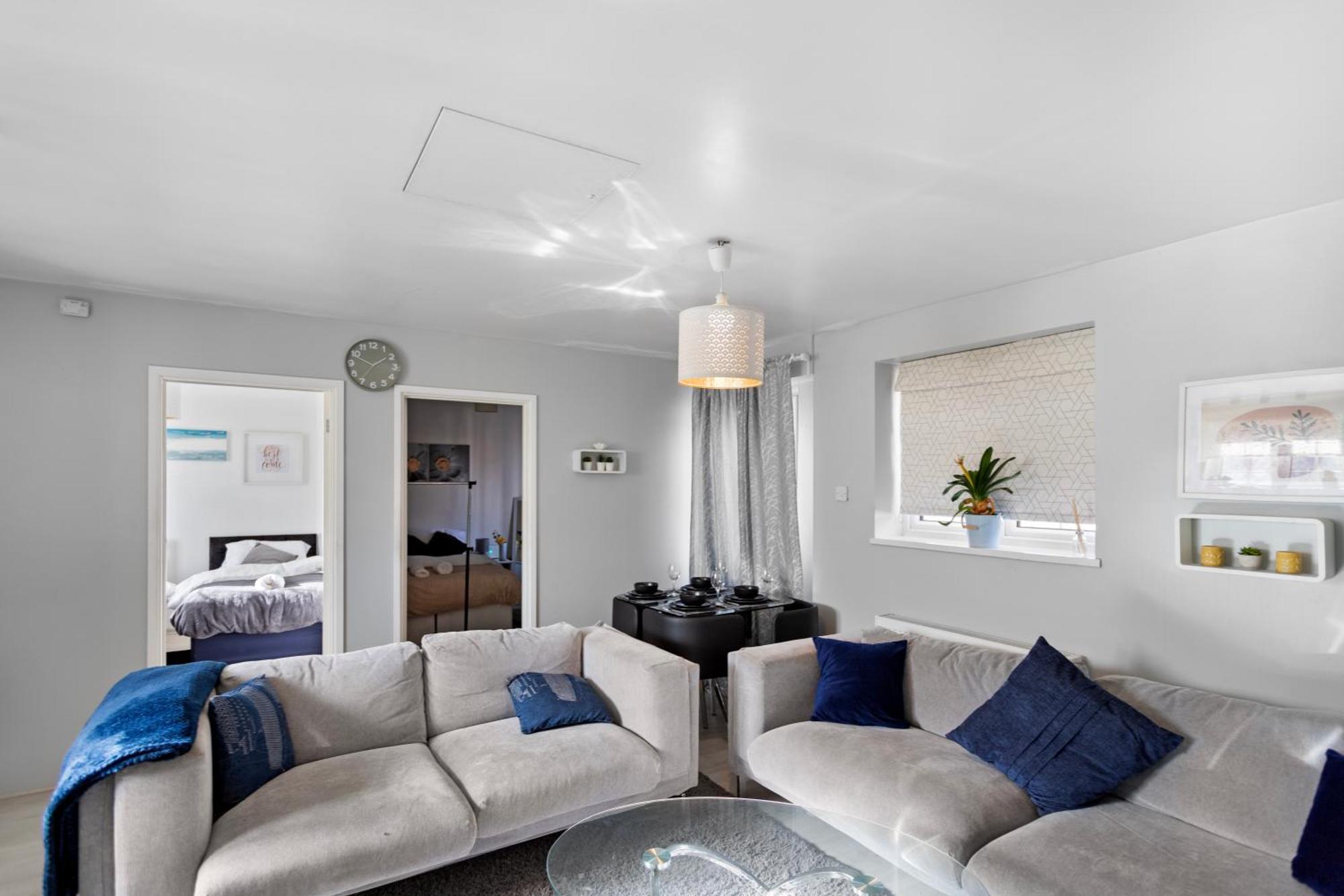 Holiday home 3 Bed W 2 Bathrooms &free Parking Sleeps 6