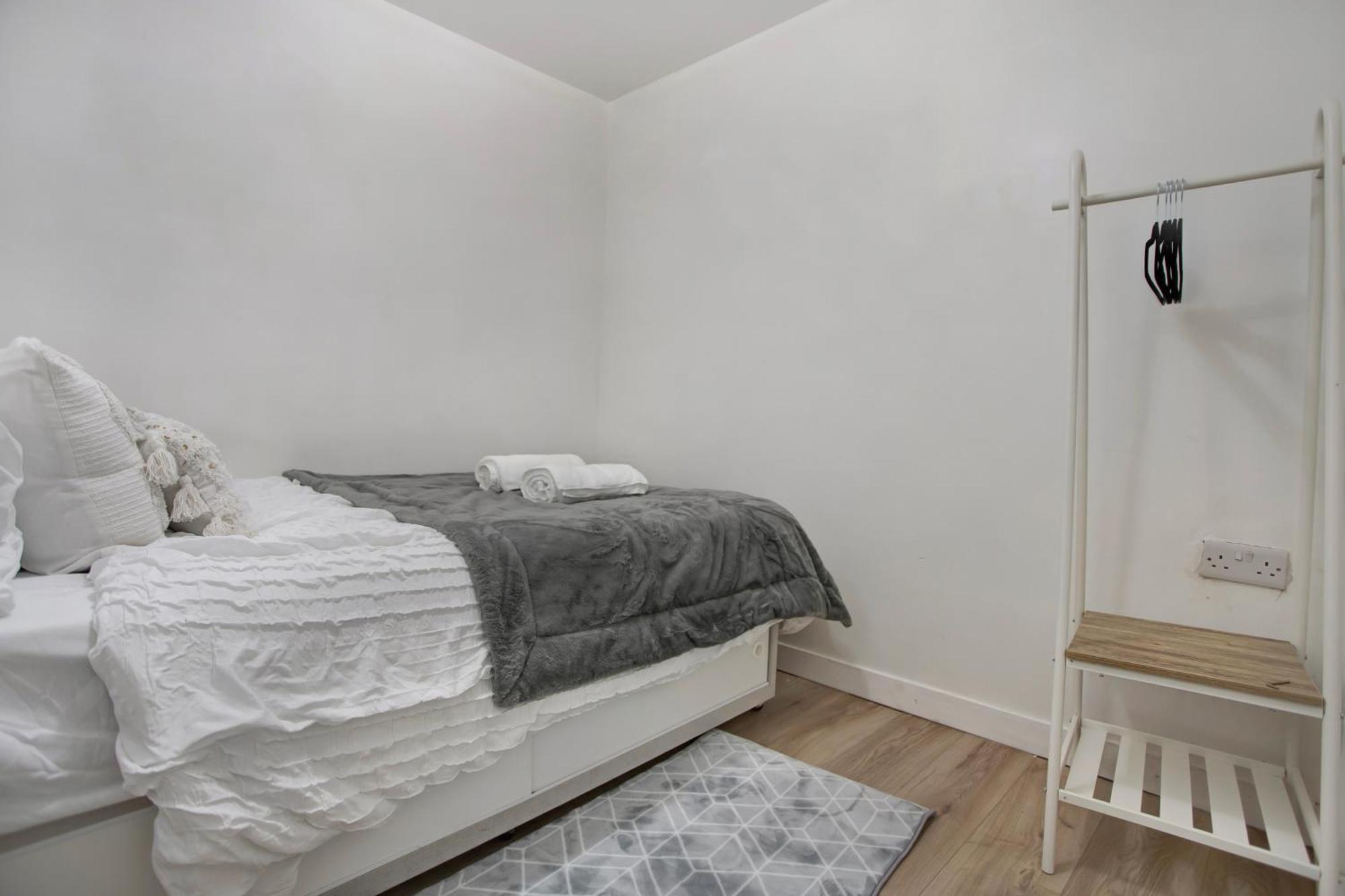 3 Bed W 2 Bathrooms &free Parking Sleeps 6