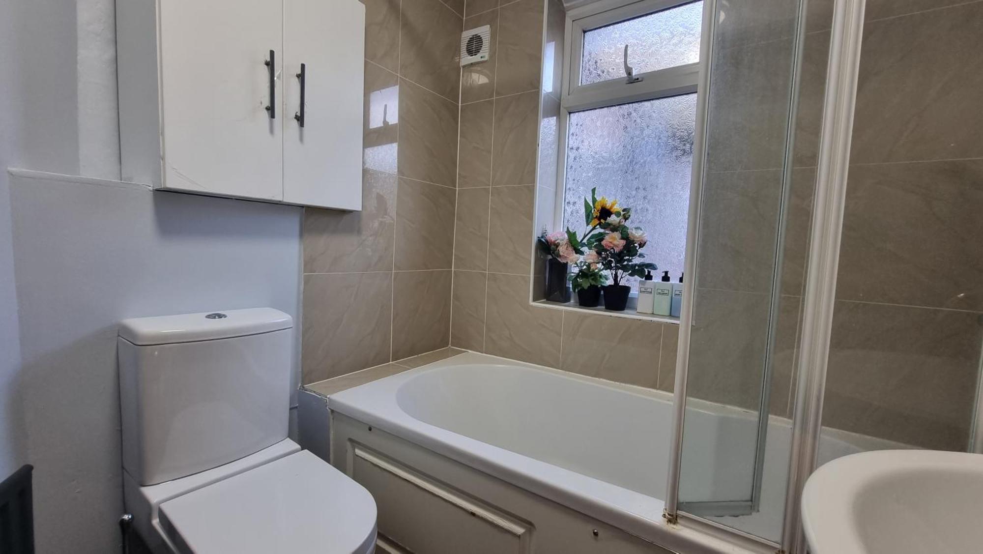 Garden View Double Room, 20 Mins To London, 1gb Internet