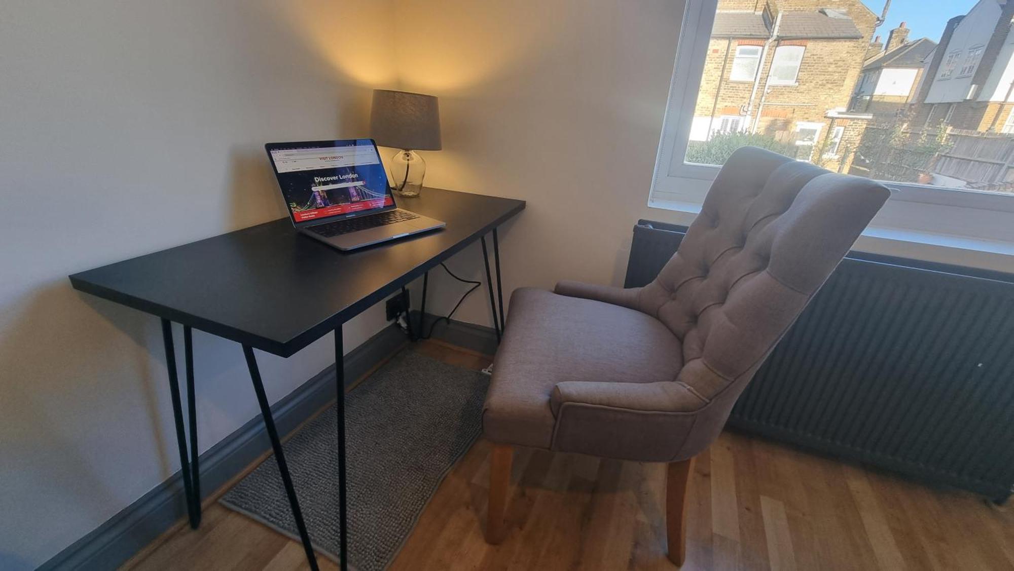 Homestay Garden View Double Room, 20 Mins To London, 1gb Internet