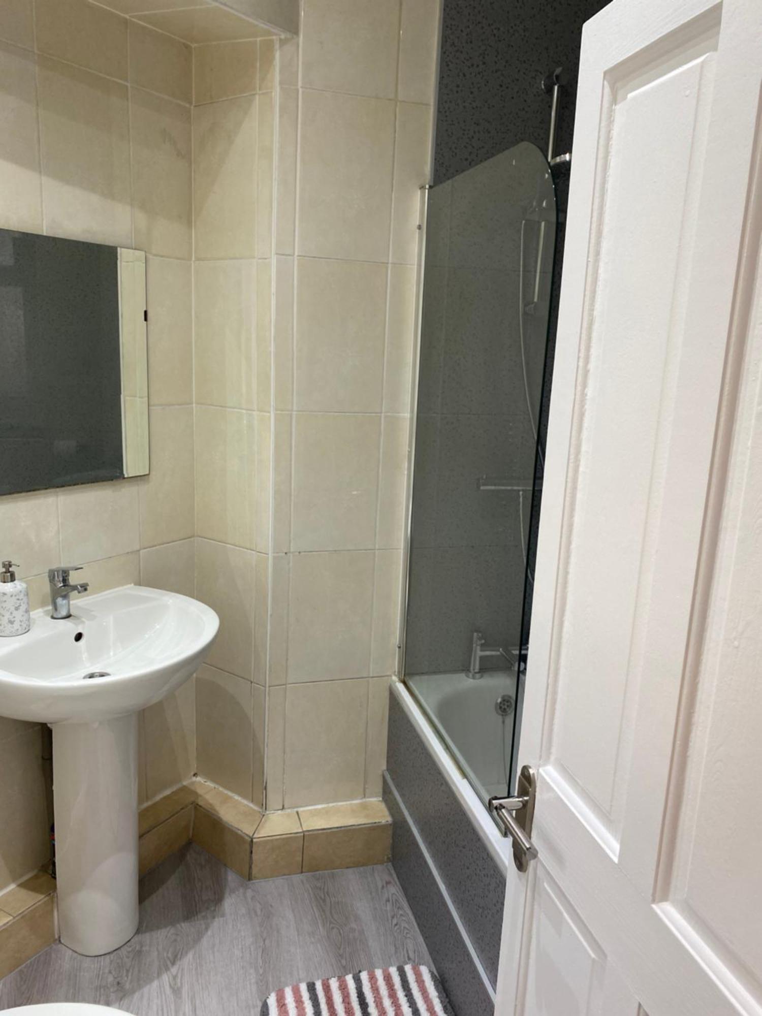 Apartment Flat Next To Westfield Shopping Centre