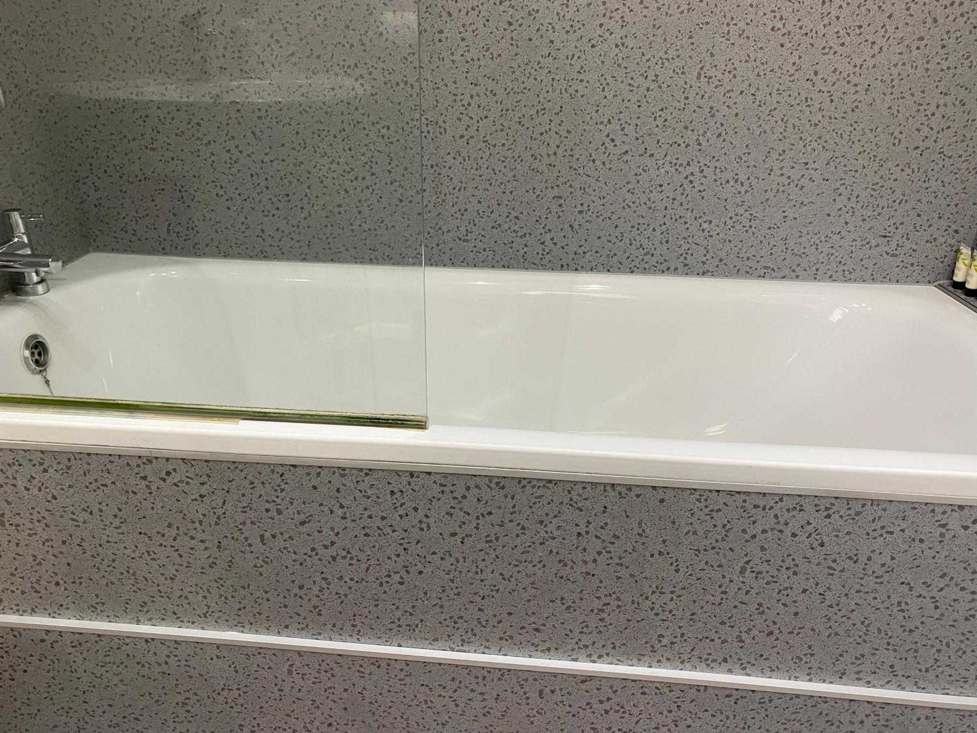 Flat Next To Westfield Shopping Centre Apartment London