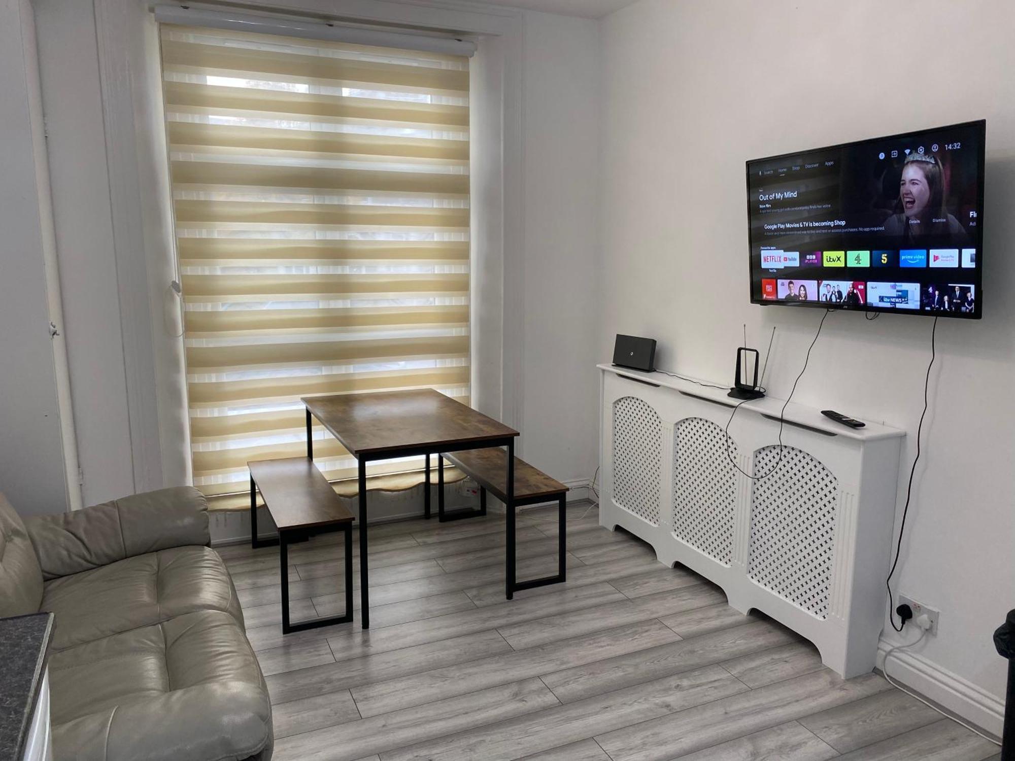 Apartment Flat Next To Westfield Shopping Centre