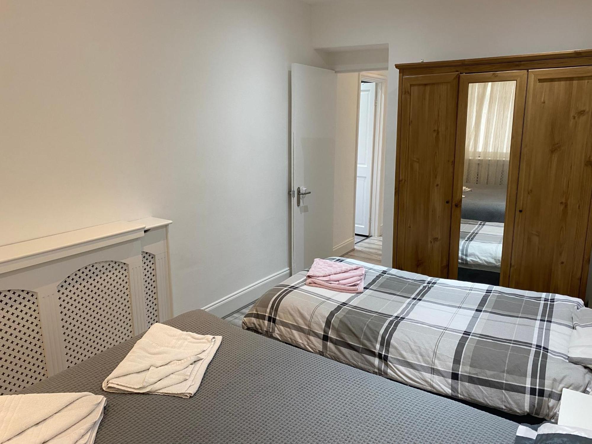 Apartment Flat Next To Westfield Shopping Centre London