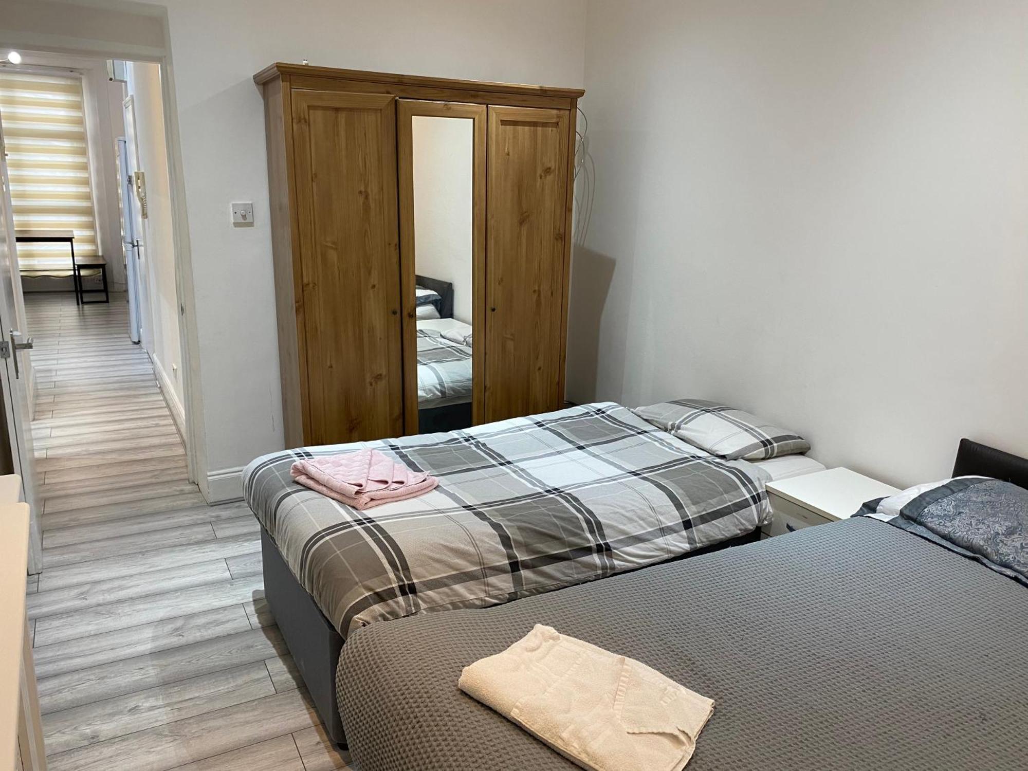 Flat Next To Westfield Shopping Centre