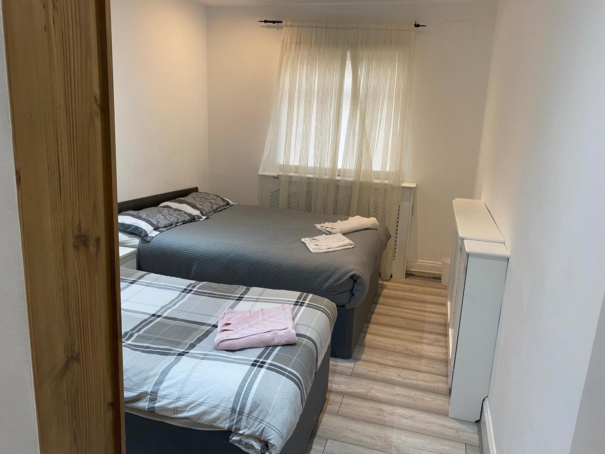Flat Next To Westfield Shopping Centre