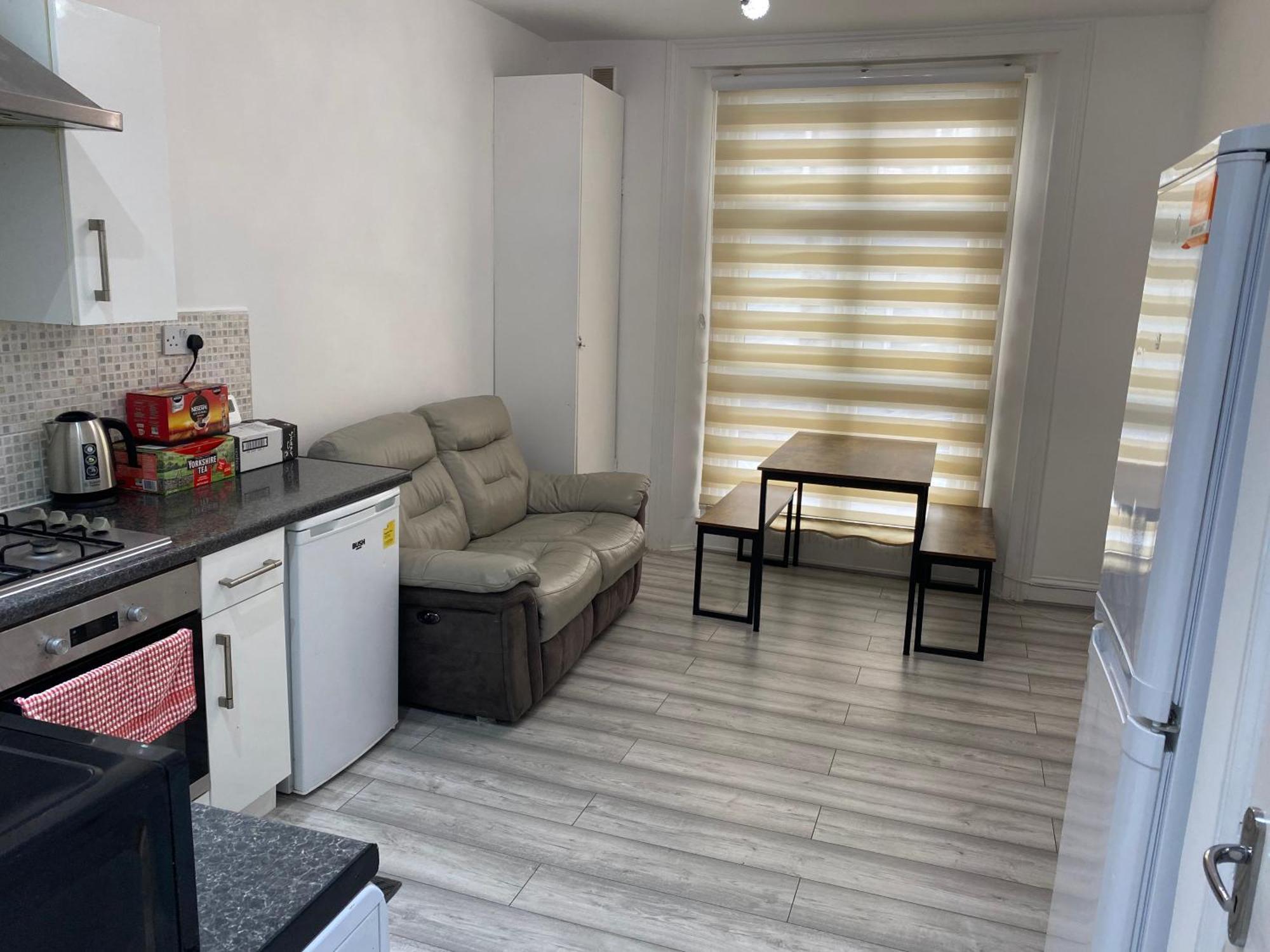 Flat Next To Westfield Shopping Centre * London