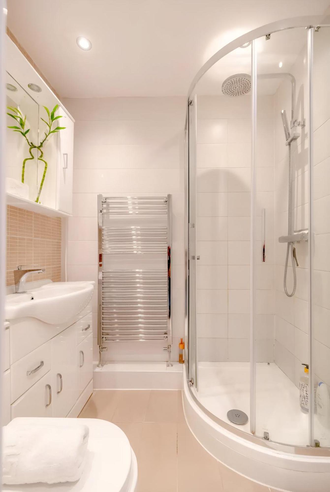 Homestay Modern With Bathroom & Garden In A Shared House - No Kitchen London