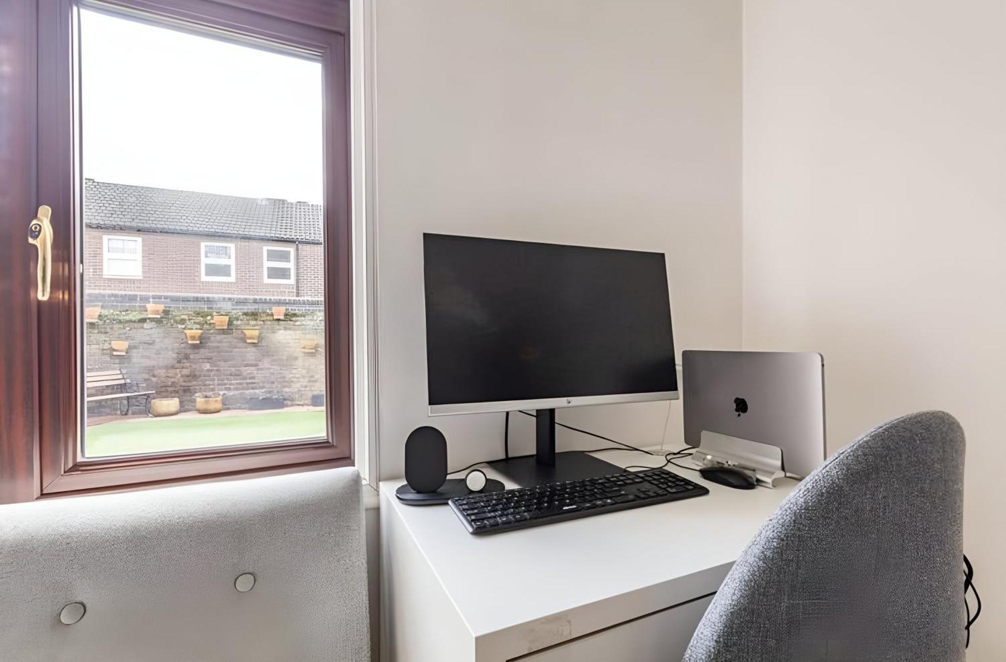 Modern With Bathroom & Garden In A Shared House - No Kitchen Homestay