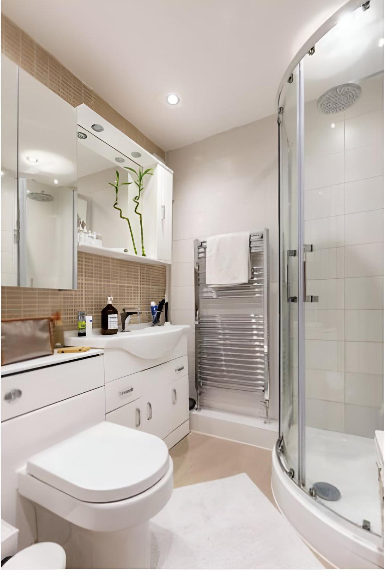 Modern With Bathroom & Garden In A Shared House - No Kitchen Homestay *