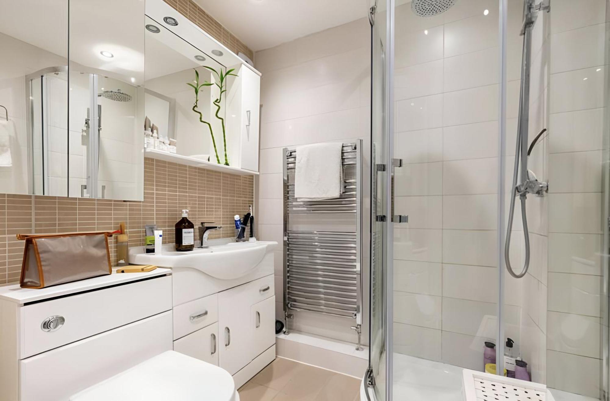Modern With Bathroom & Garden In A Shared House - No Kitchen London