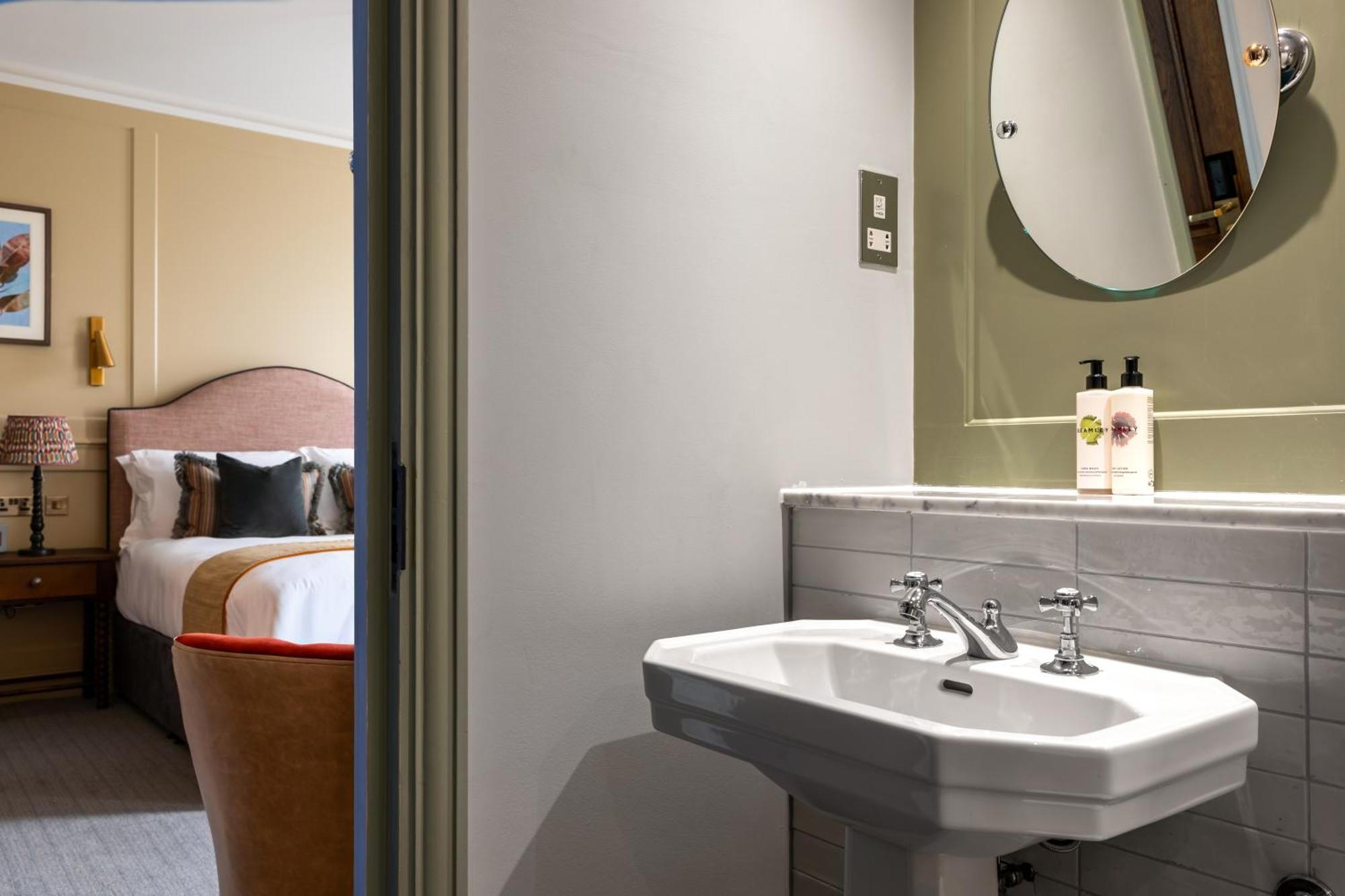 Hotel Coach & Horses