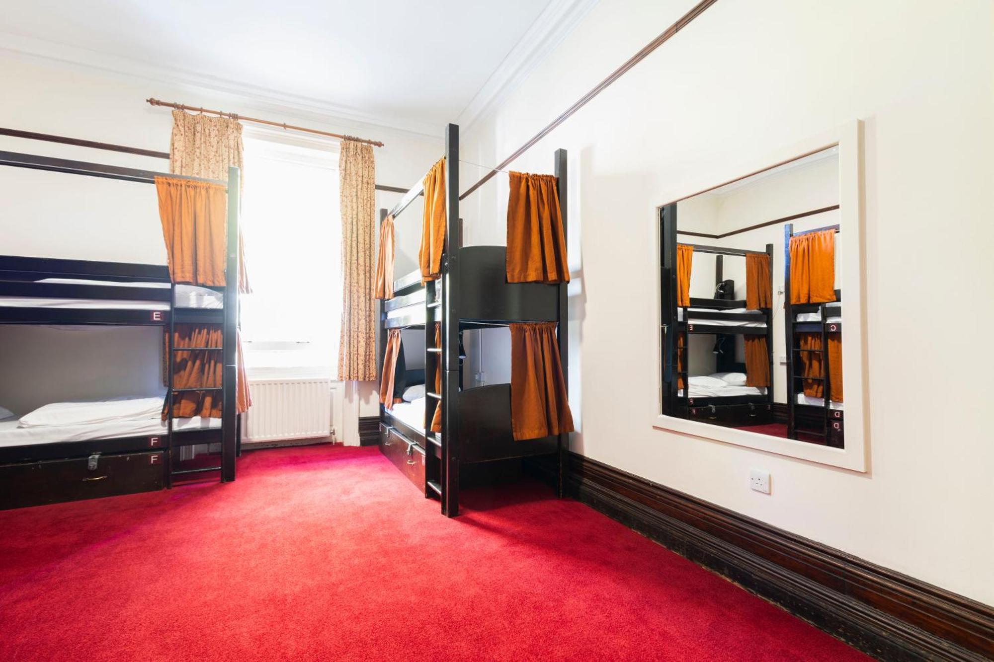 Palmers Swiss Hostel *