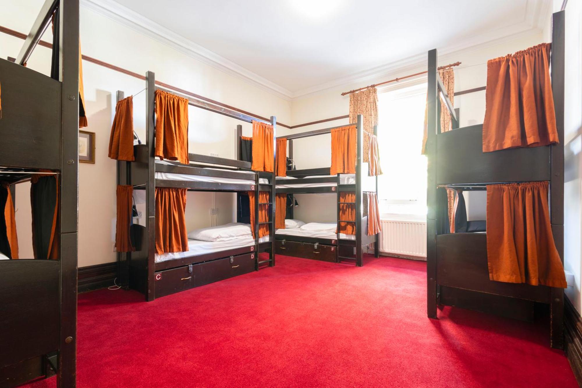 Palmers Swiss Hostel *