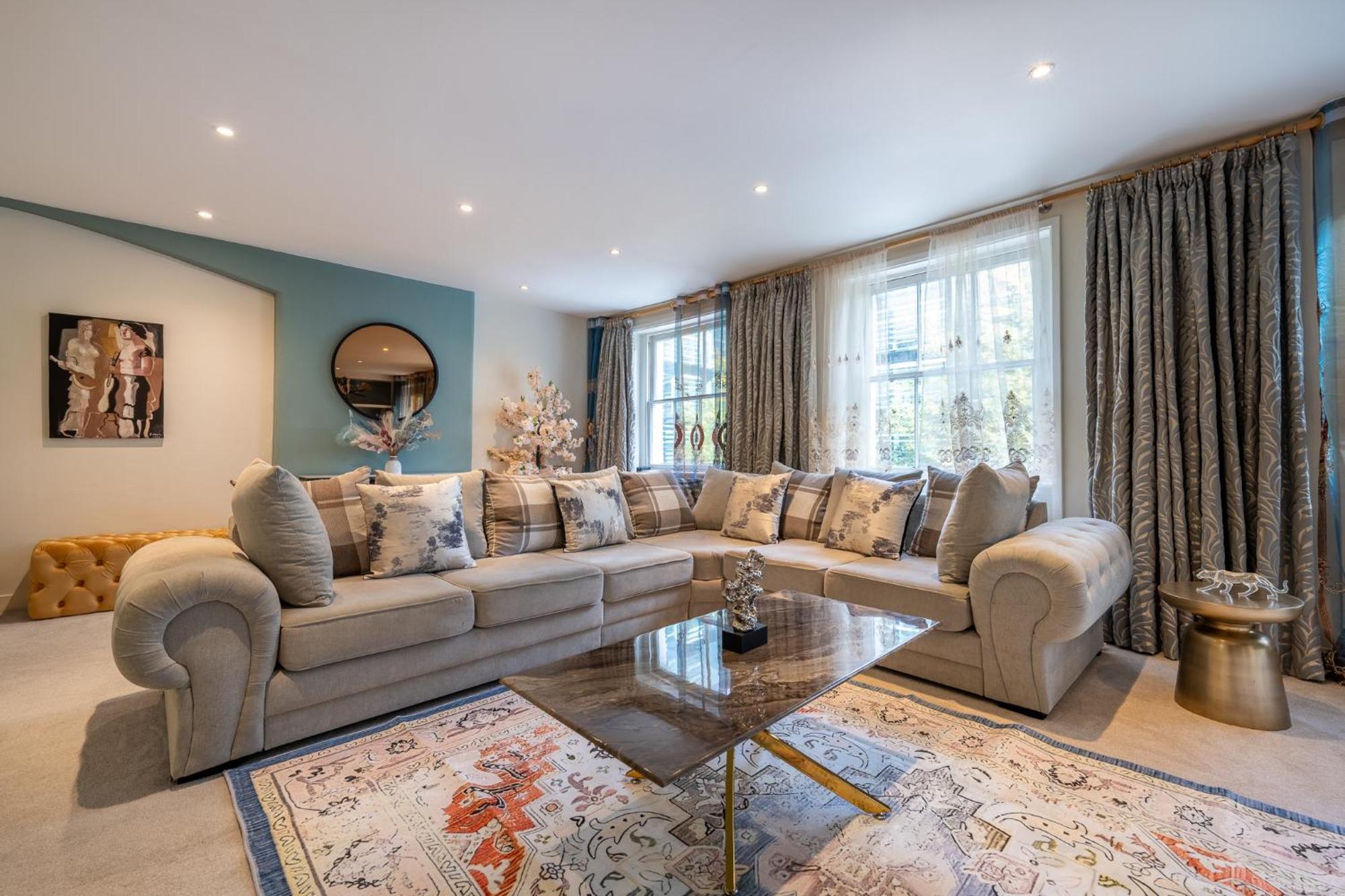Apartment Huge 200sqm Luxury 3-bedroom Mews London