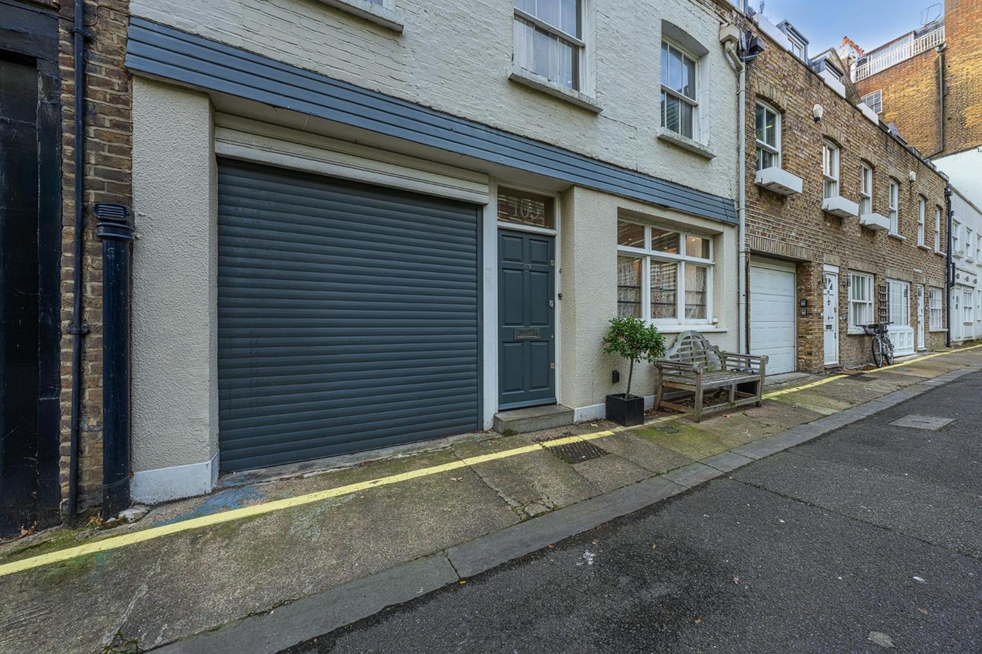 Apartment Huge 200sqm Luxury 3-bedroom Mews London
