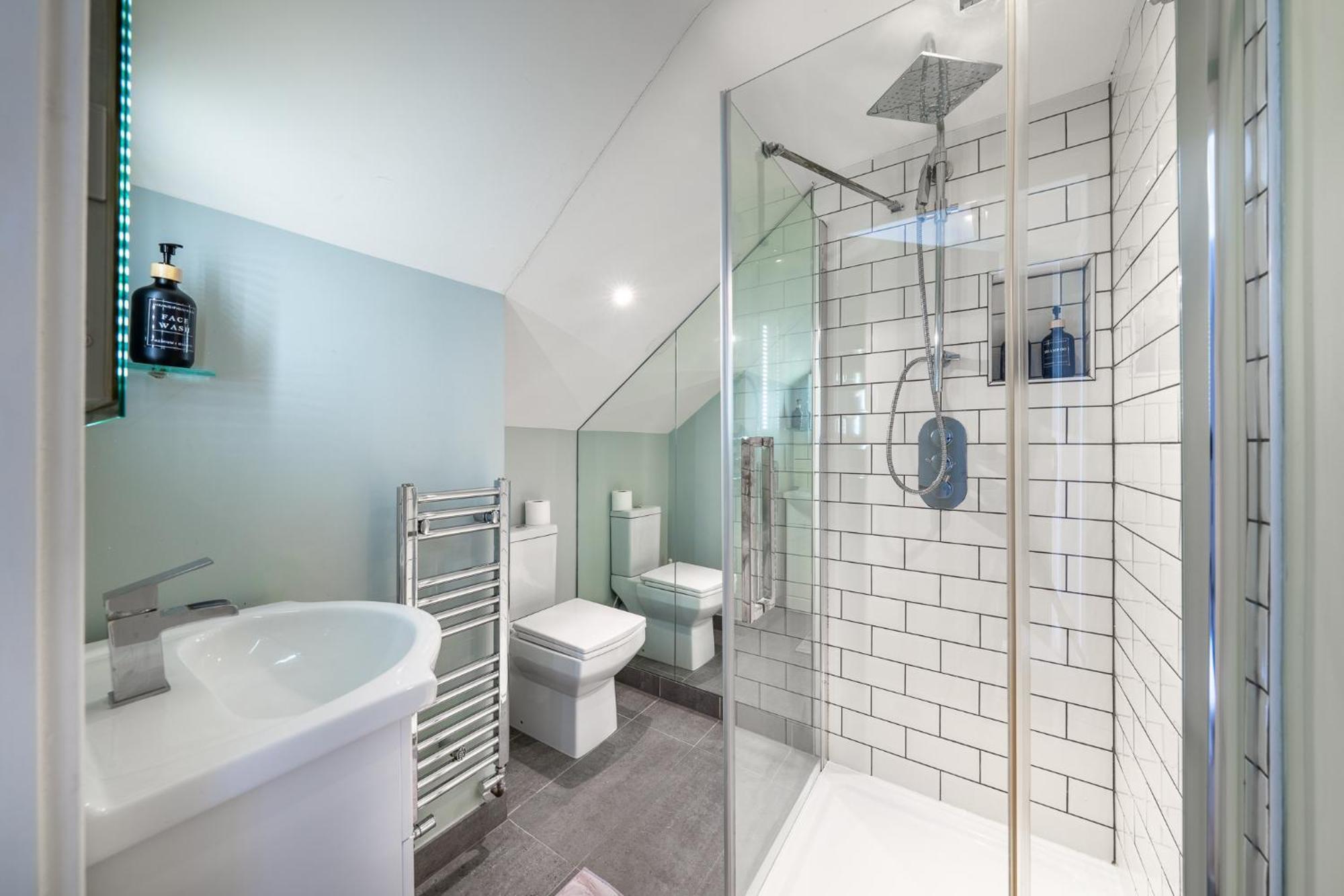 Apartment Huge 200sqm Luxury 3-bedroom Mews *