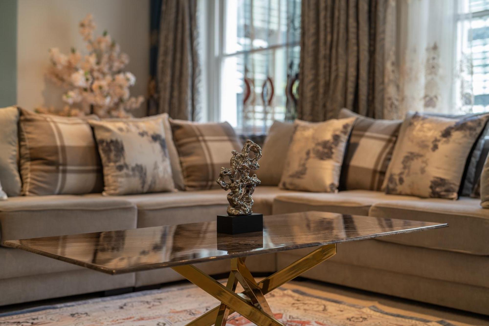 Huge 200sqm Luxury 3-bedroom Mews London