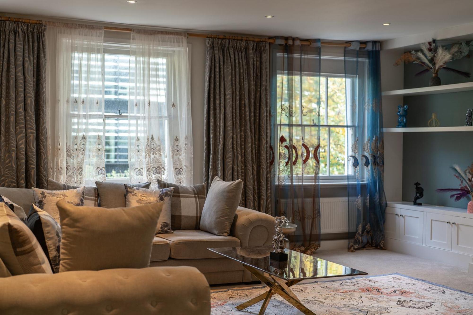 Huge 200sqm Luxury 3-bedroom Mews London
