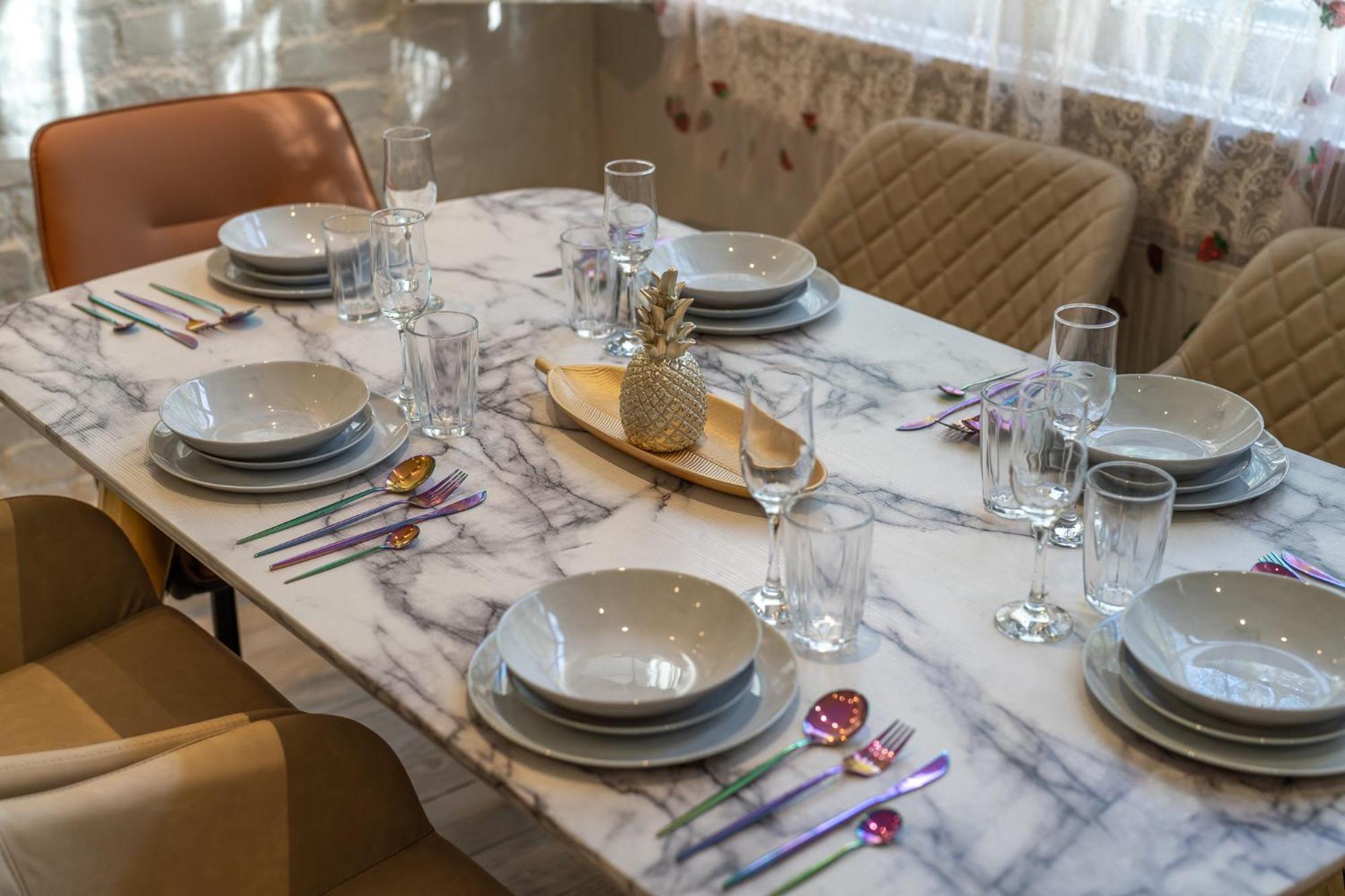 Apartment Huge 200sqm Luxury 3-bedroom Mews *