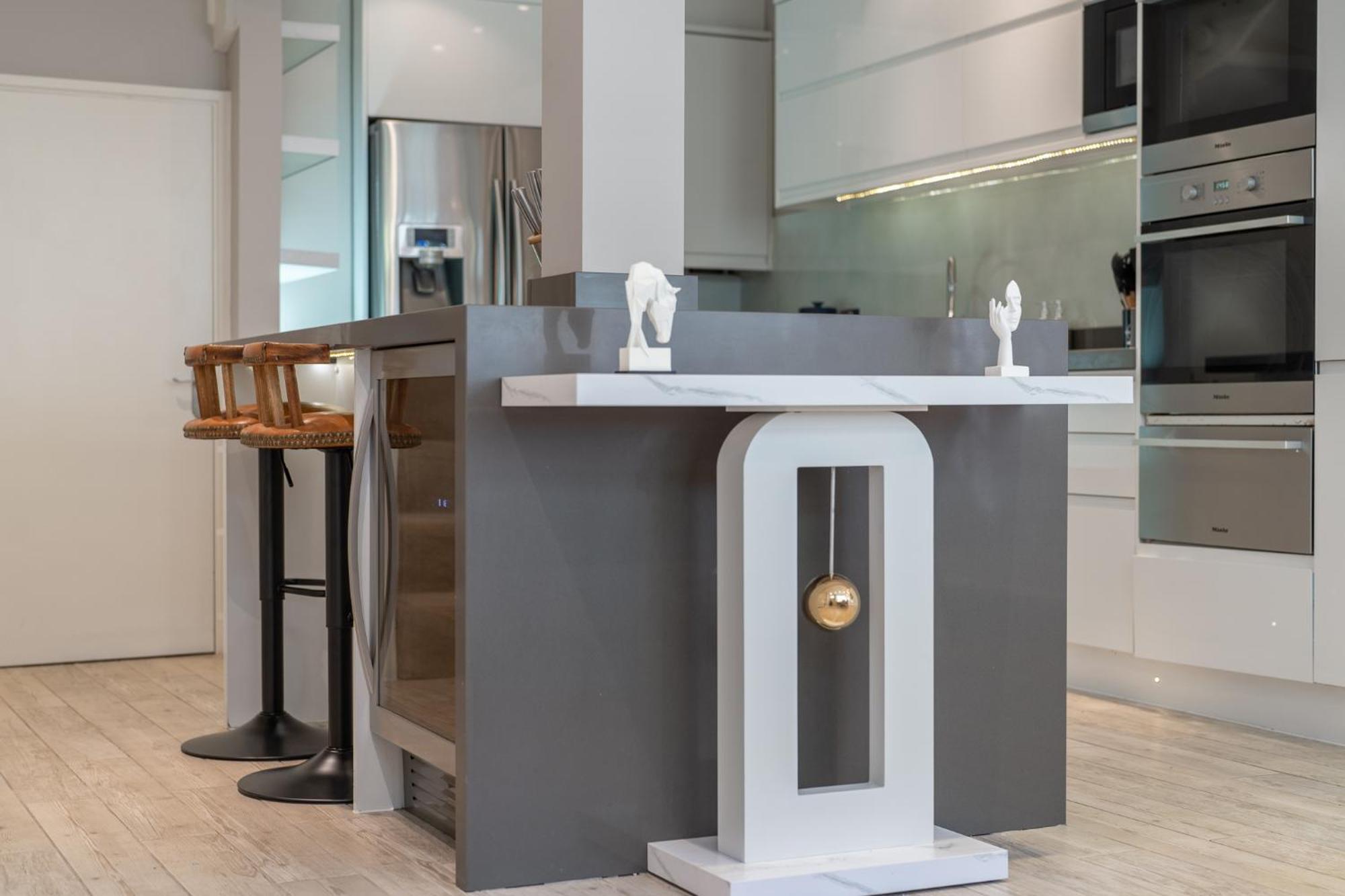 Huge 200sqm Luxury 3-bedroom Mews Apartment London