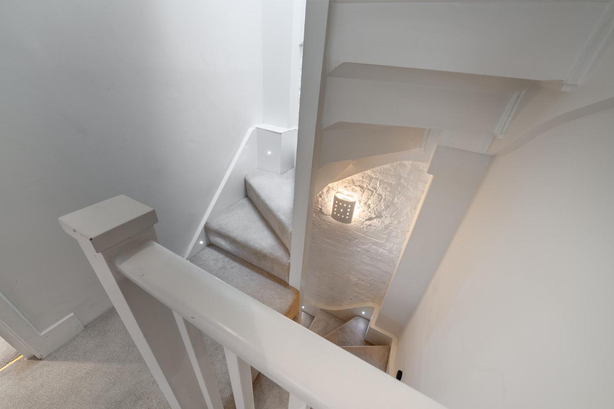 Apartment Huge 200sqm Luxury 3-bedroom Mews *