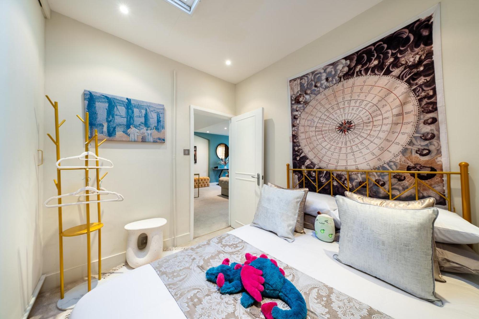Apartment Huge 200sqm Luxury 3-bedroom Mews