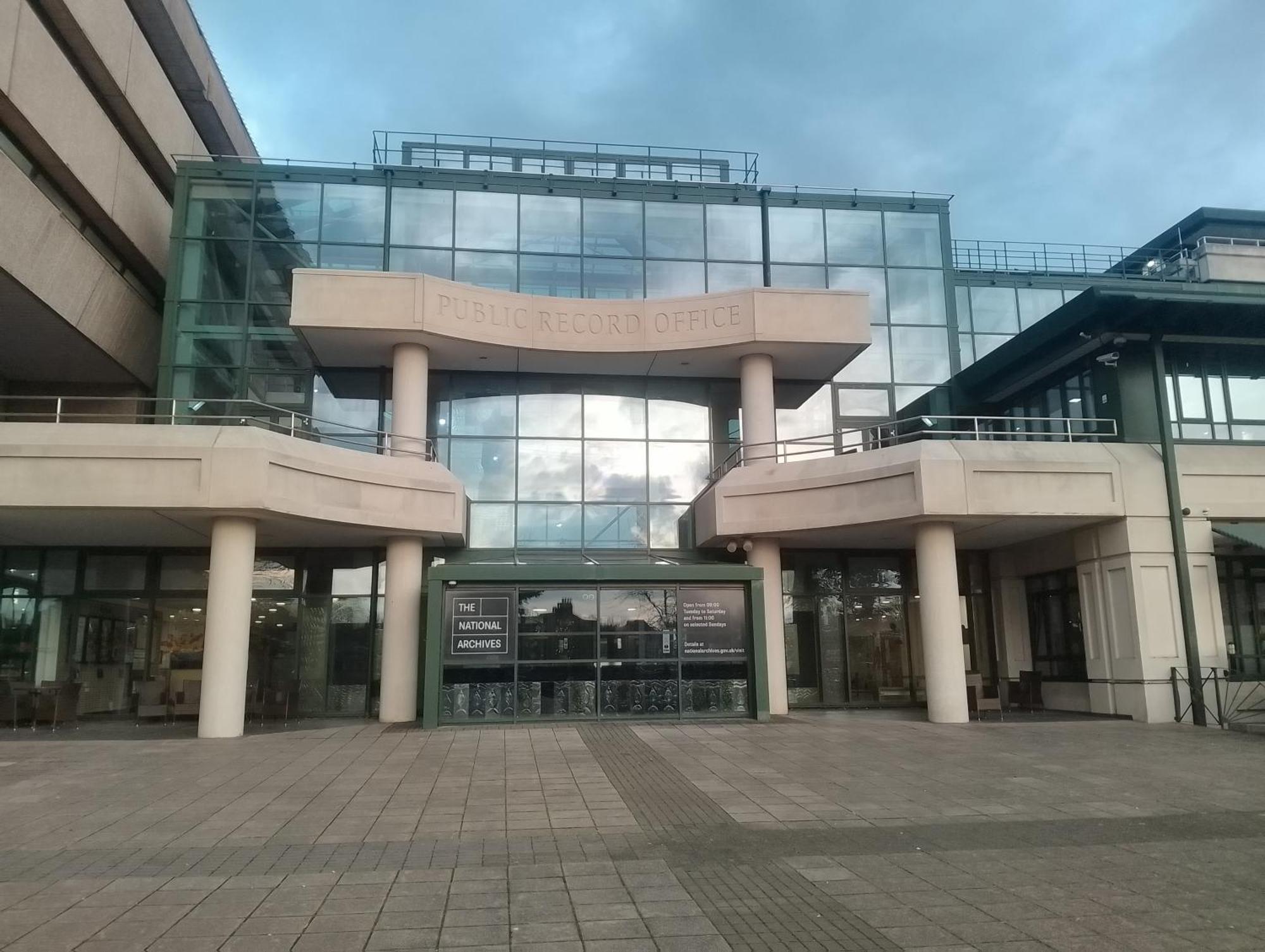 Beautiful Apartment With Underground Parking, Balcony In Kew, Richmond London Apartment London