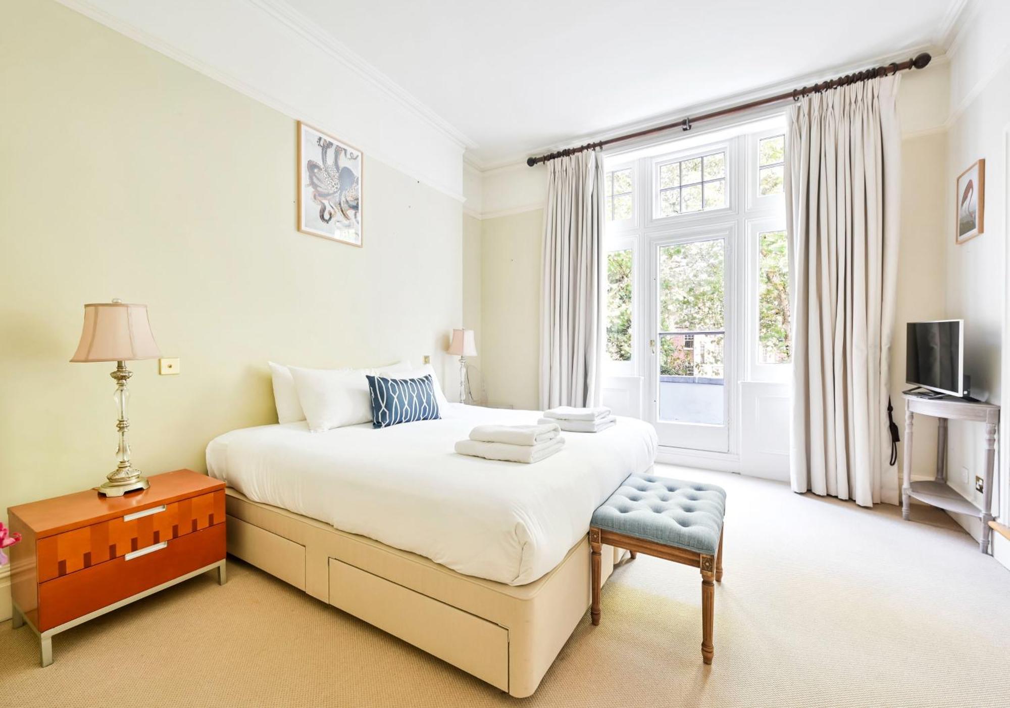 Bright 2 Bedroom In South Kensington London