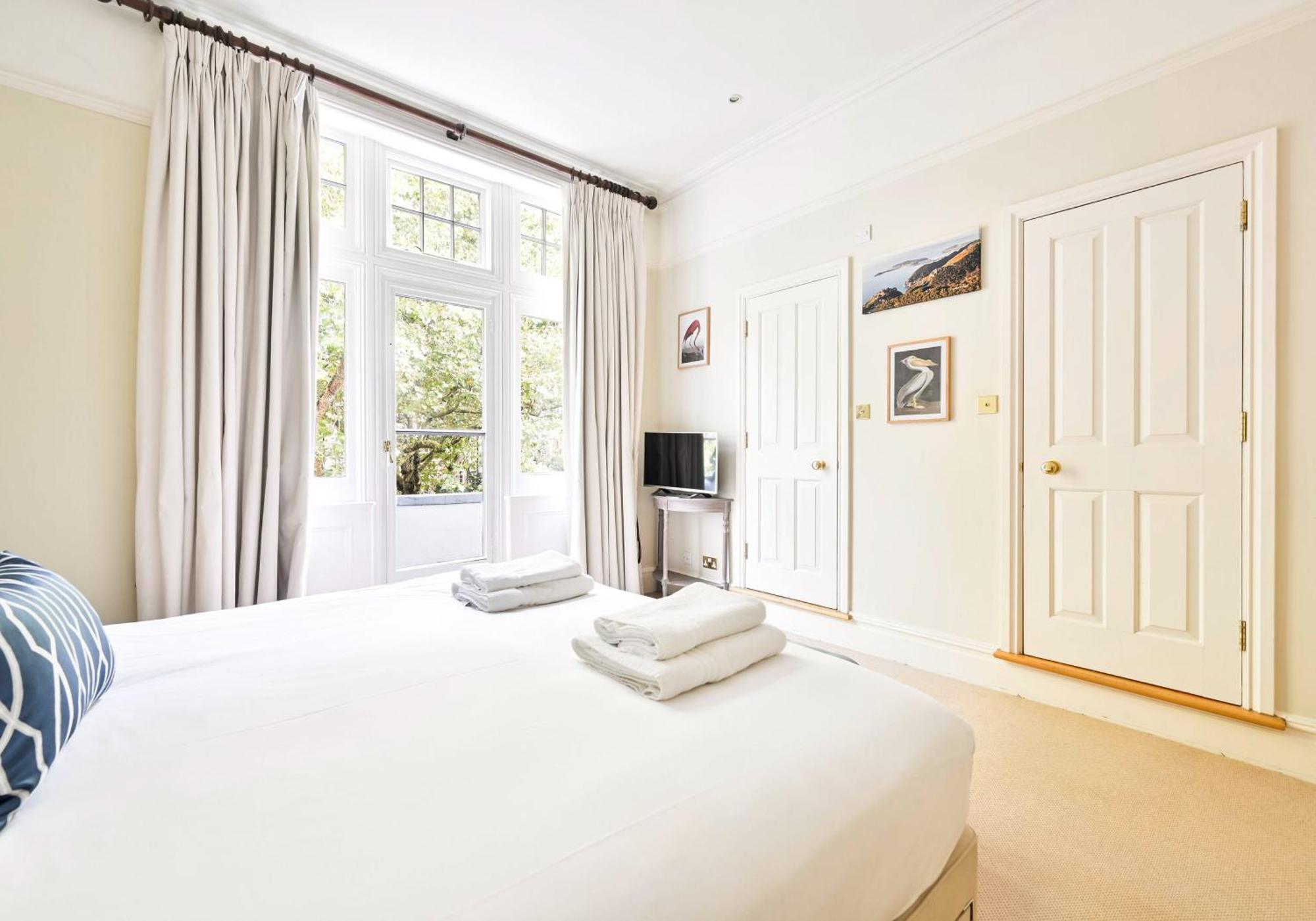 Bright 2 Bedroom In South Kensington * London