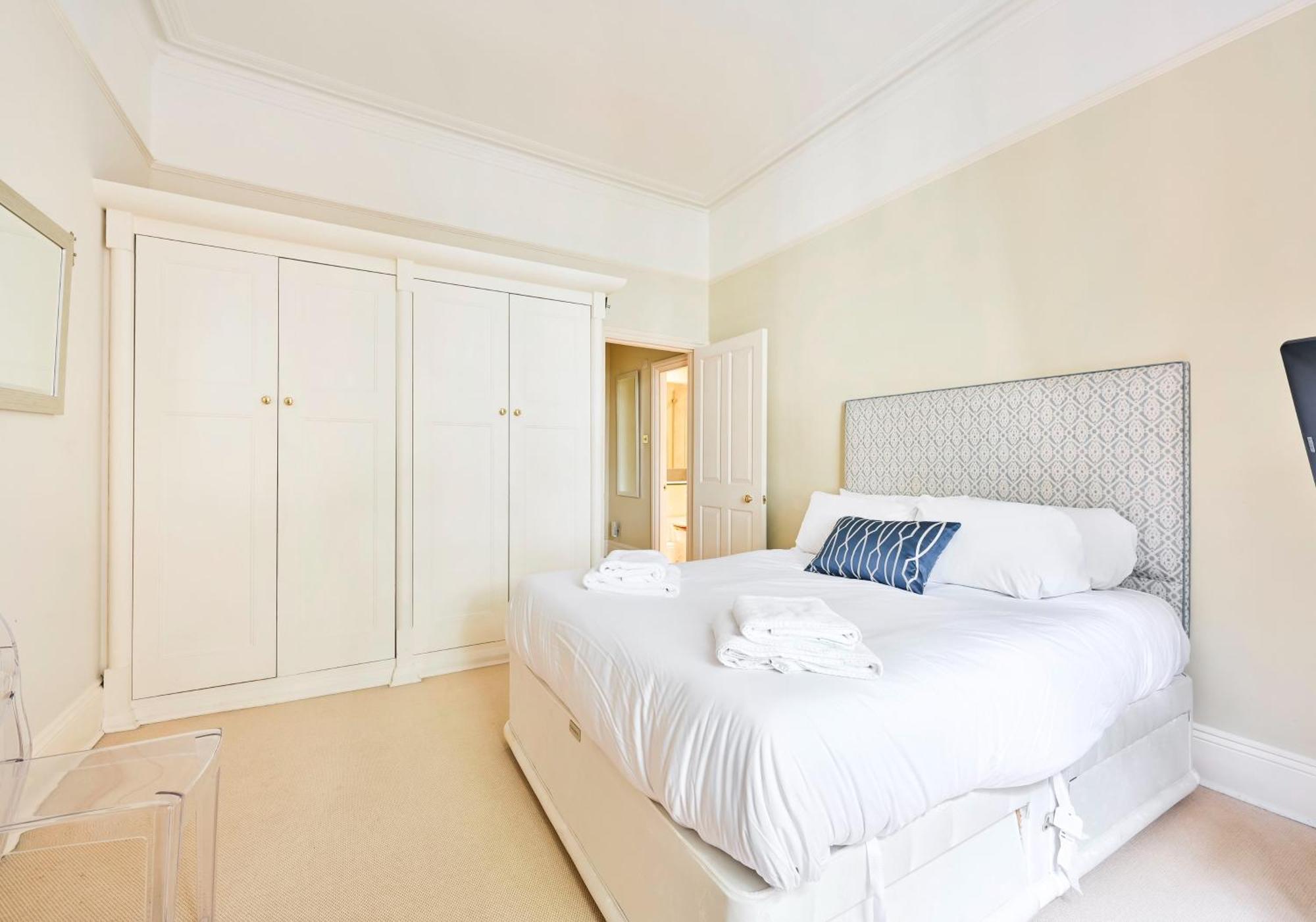 Bright 2 Bedroom In South Kensington London