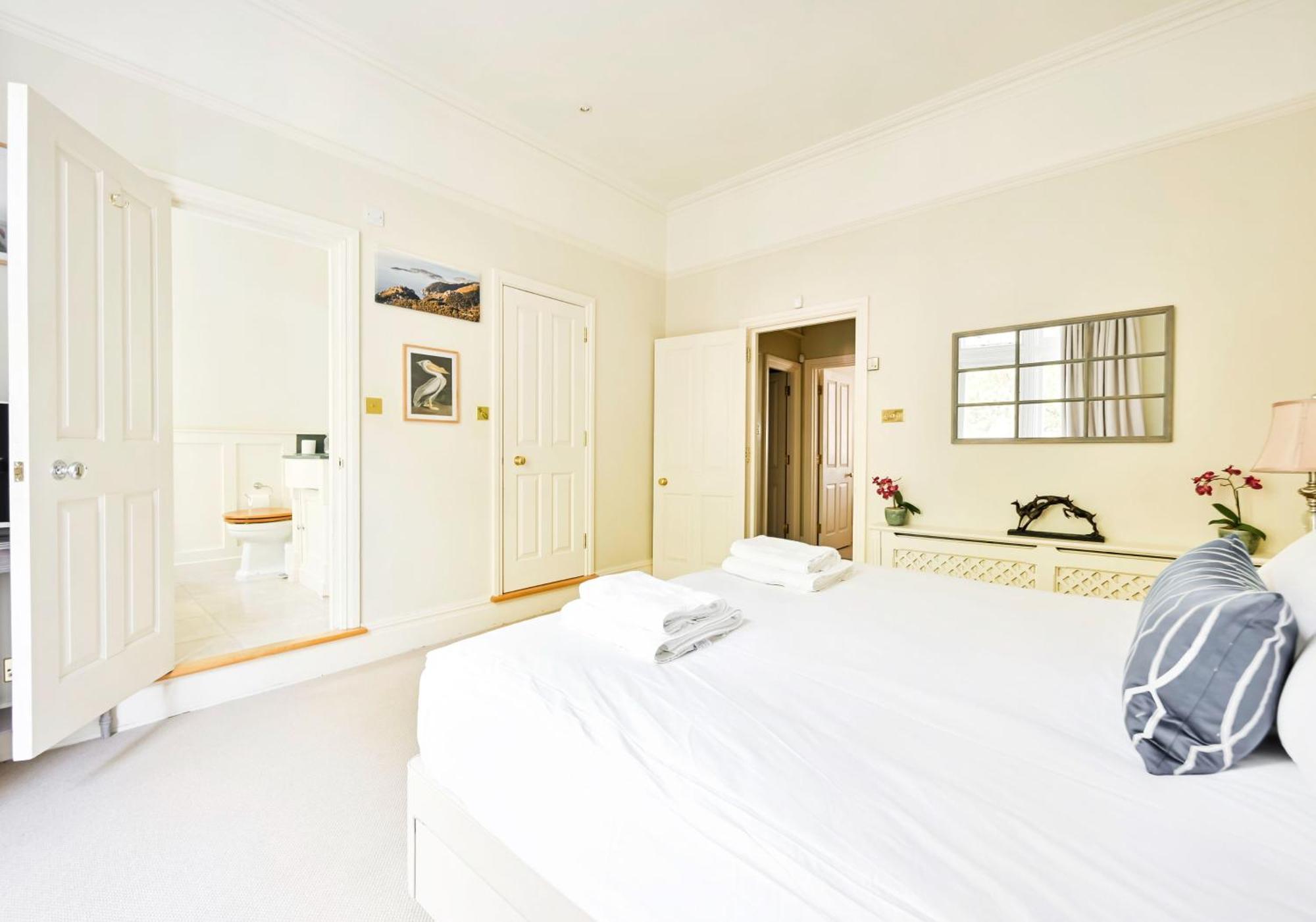 Bright 2 Bedroom In South Kensington Apartment *
