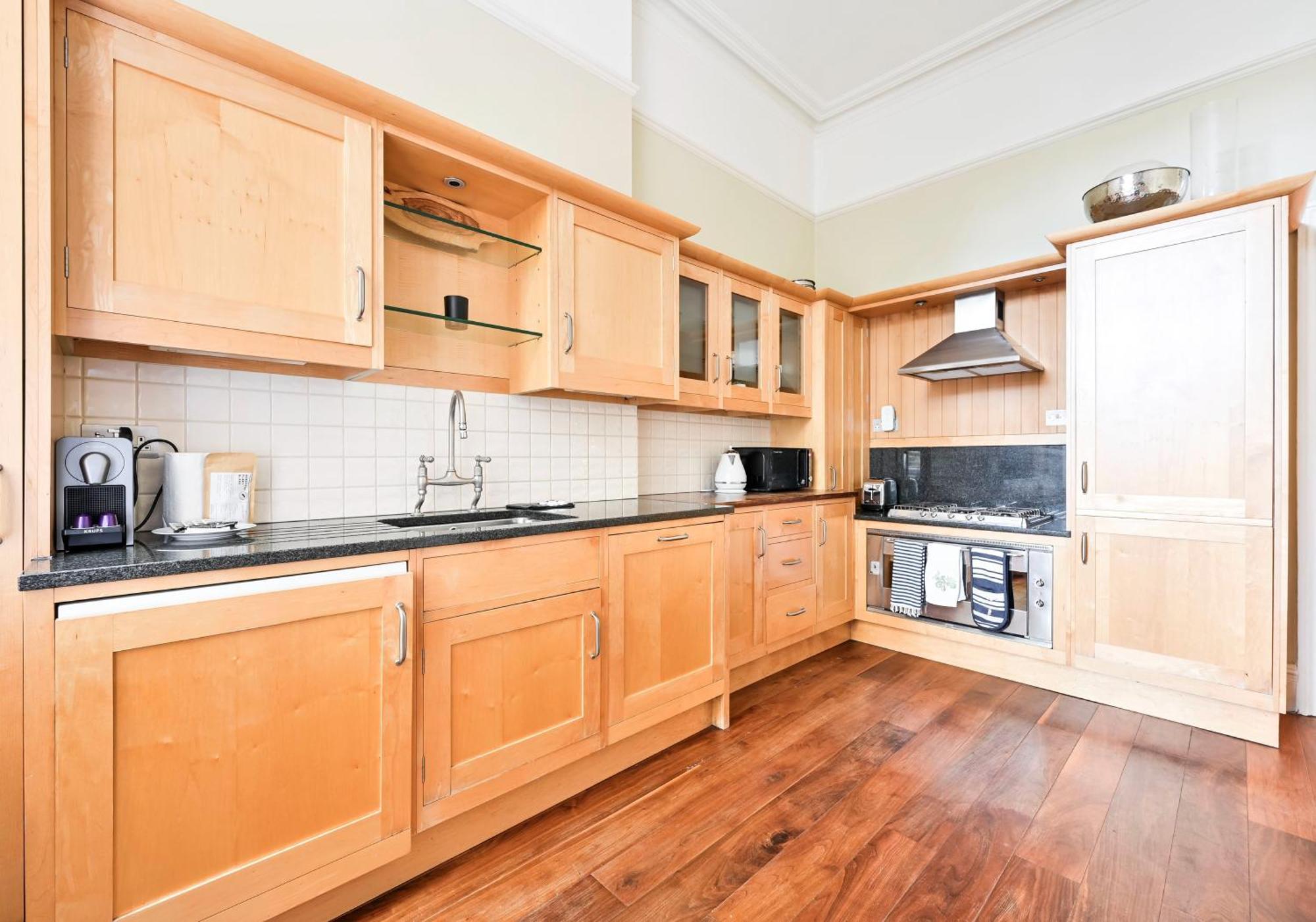 Bright 2 Bedroom In South Kensington Apartment