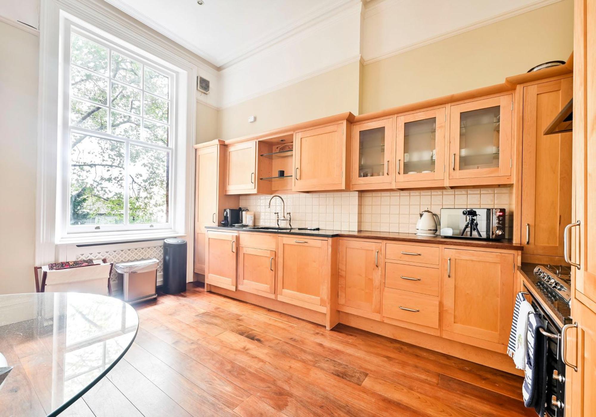 Bright 2 Bedroom In South Kensington * London