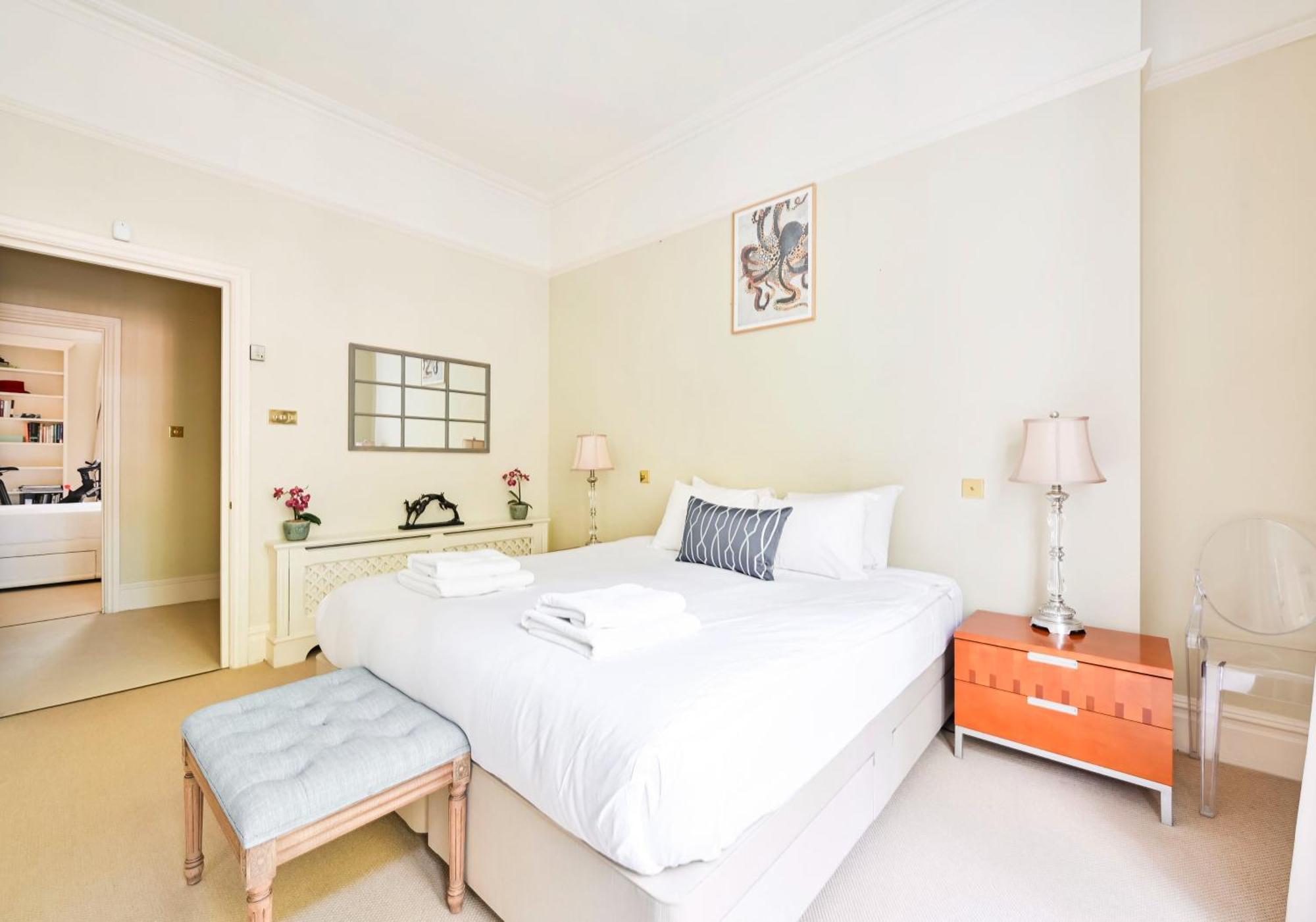 Bright 2 Bedroom In South Kensington Apartment