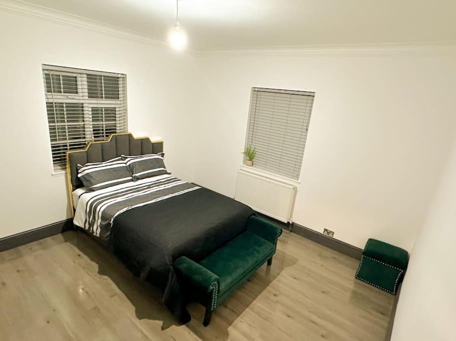 Beautiful Cosy 2 Bed Whole Flat * Londen