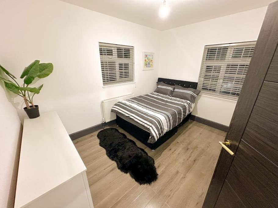 Beautiful Cosy 2 Bed Whole Flat Appartement Londen