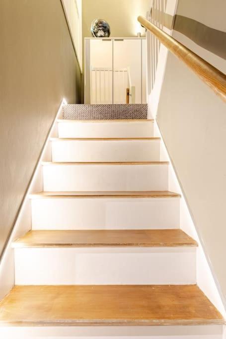 3 Bedroom Maisonette In Belsize Park, Hampstead With Private Entrance *